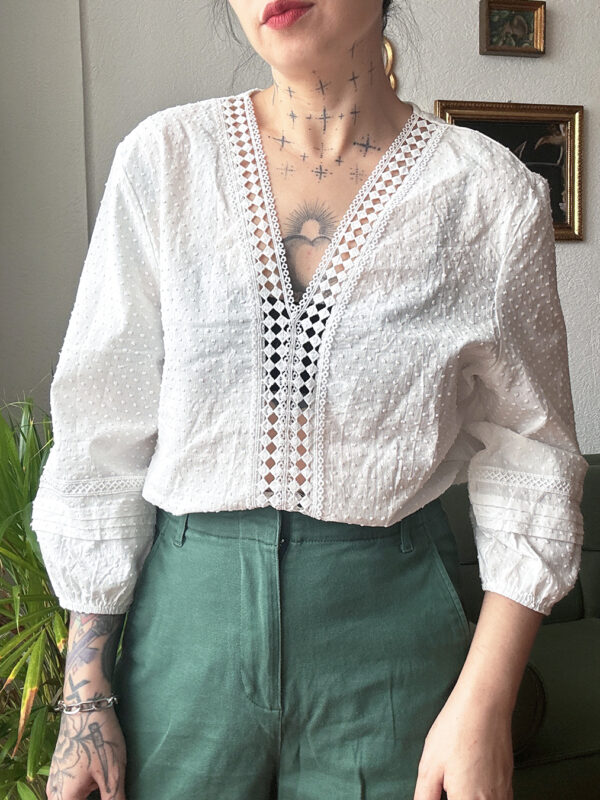 Blusa con bordado
