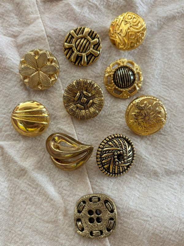 Set botones oro texturizado