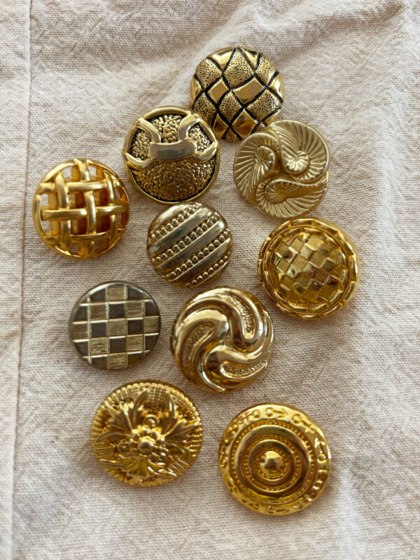 Mix botones geometría dorada