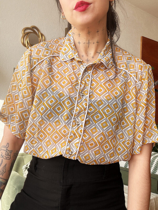 Camisa triángulos