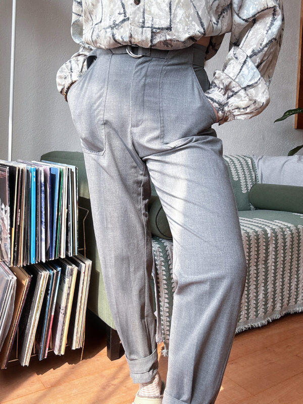 Pantalón gris